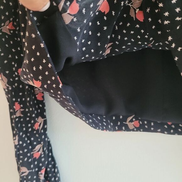 FIVESEVENTYFIVE cropped V-neck long sleeve blouse - Picture 6 of 12